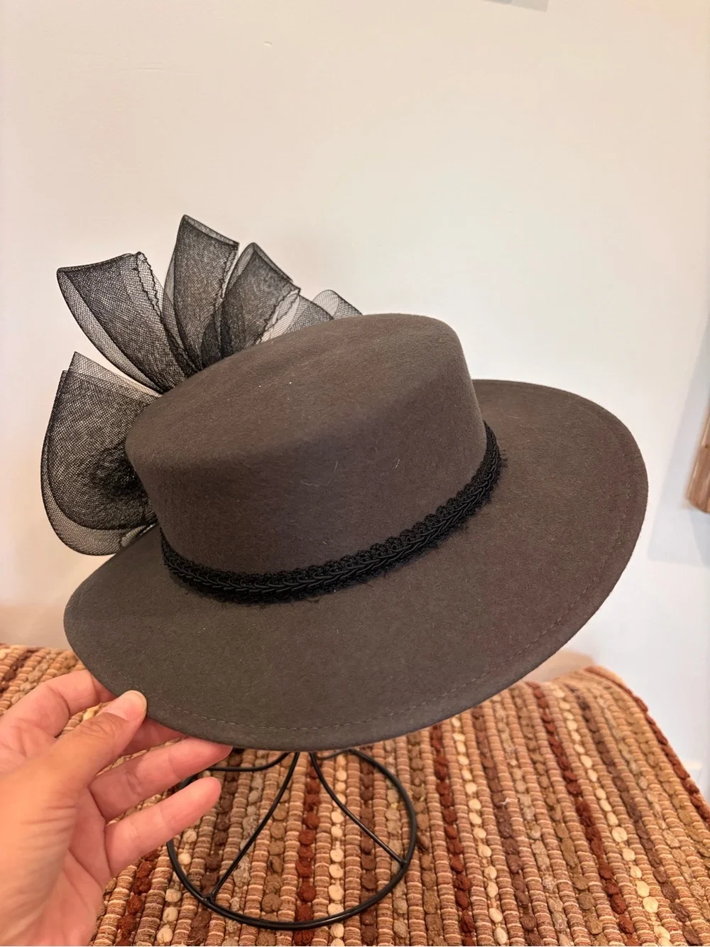 Brown Wool Felt Wide Brim Fascinator Hat Black Sinamay Bow Veil Kentucky Derby - Picture 5 of 7